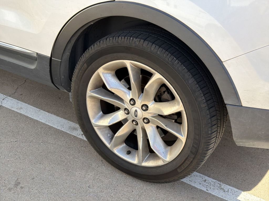 Used 2014 Ford Explorer XLT w/ Equipment Group 202A image 4