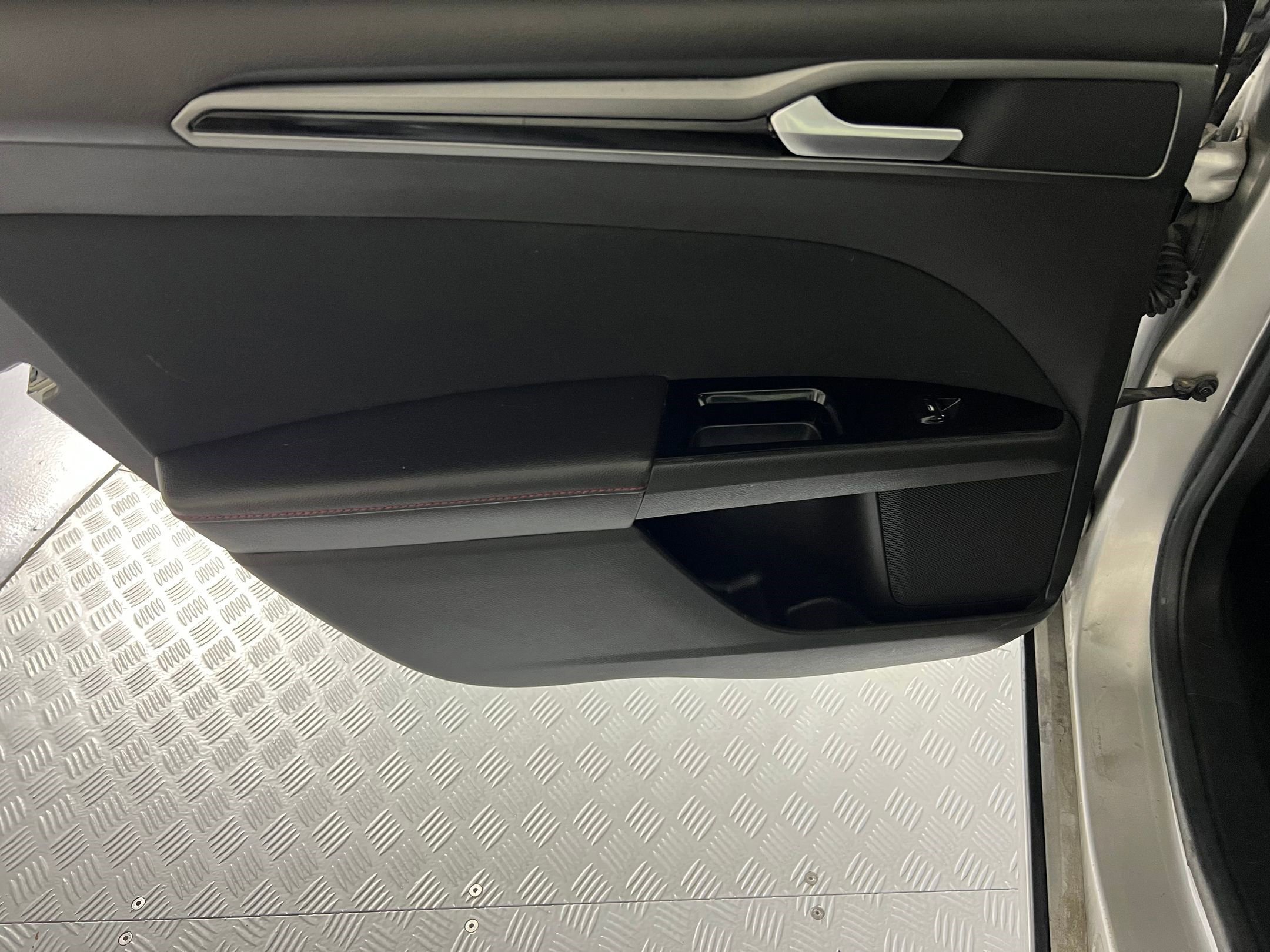 Used 2016 Ford Fusion SE image 19