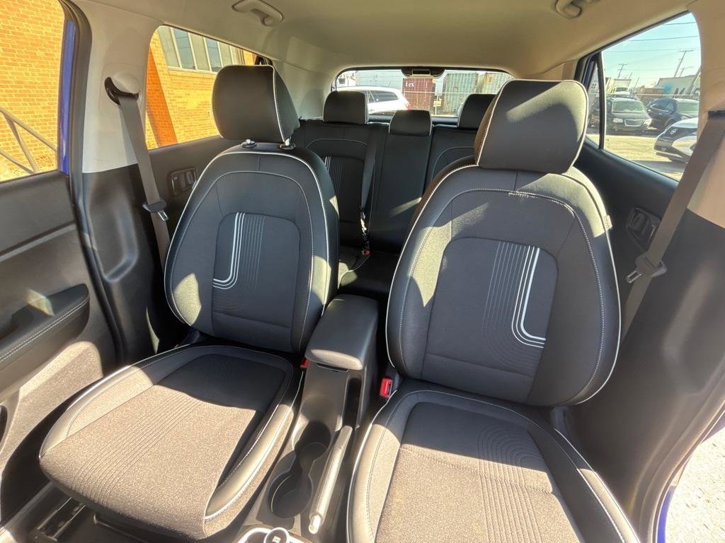 Used 2025 Hyundai Venue Limited FWD image 18