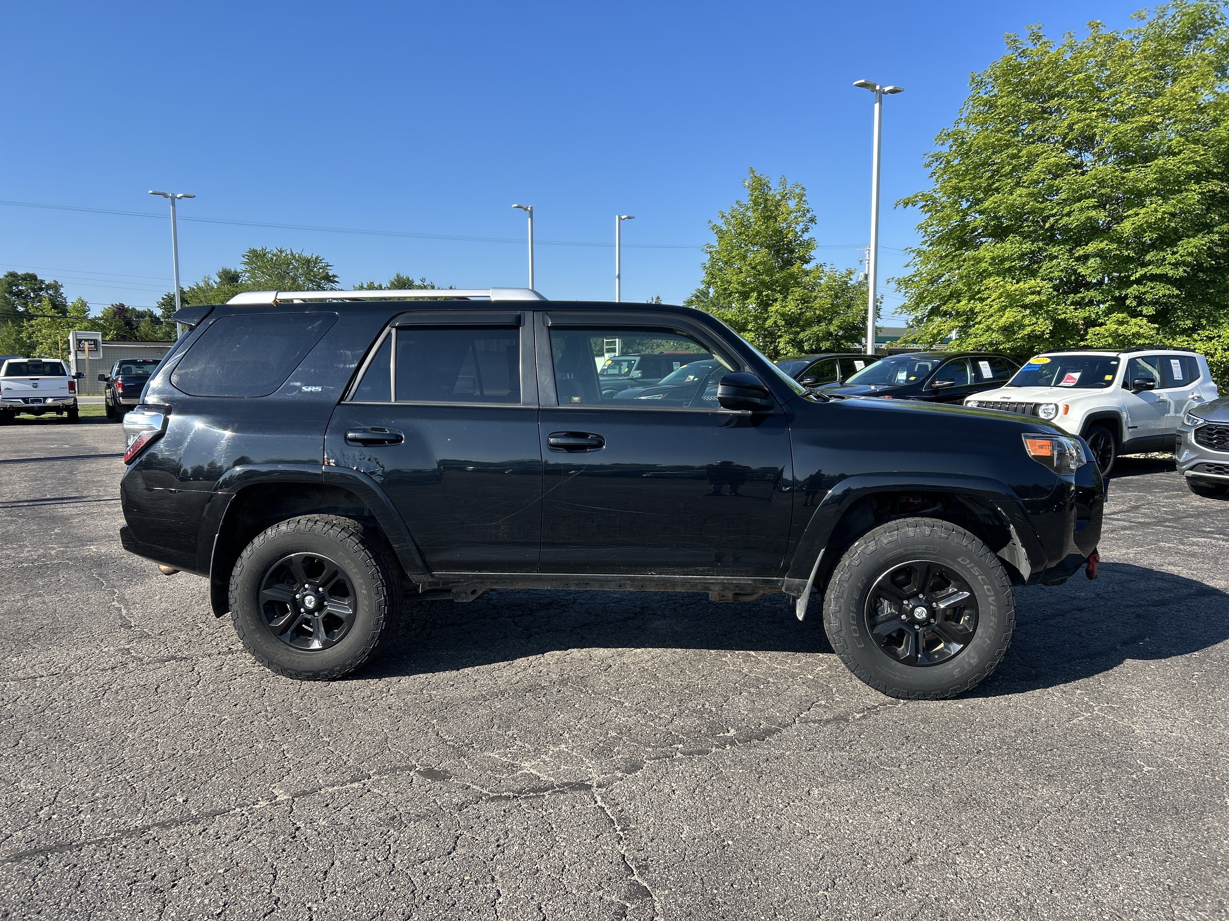 Used 2015 Toyota 4Runner SR5 AWD/4WD image 2