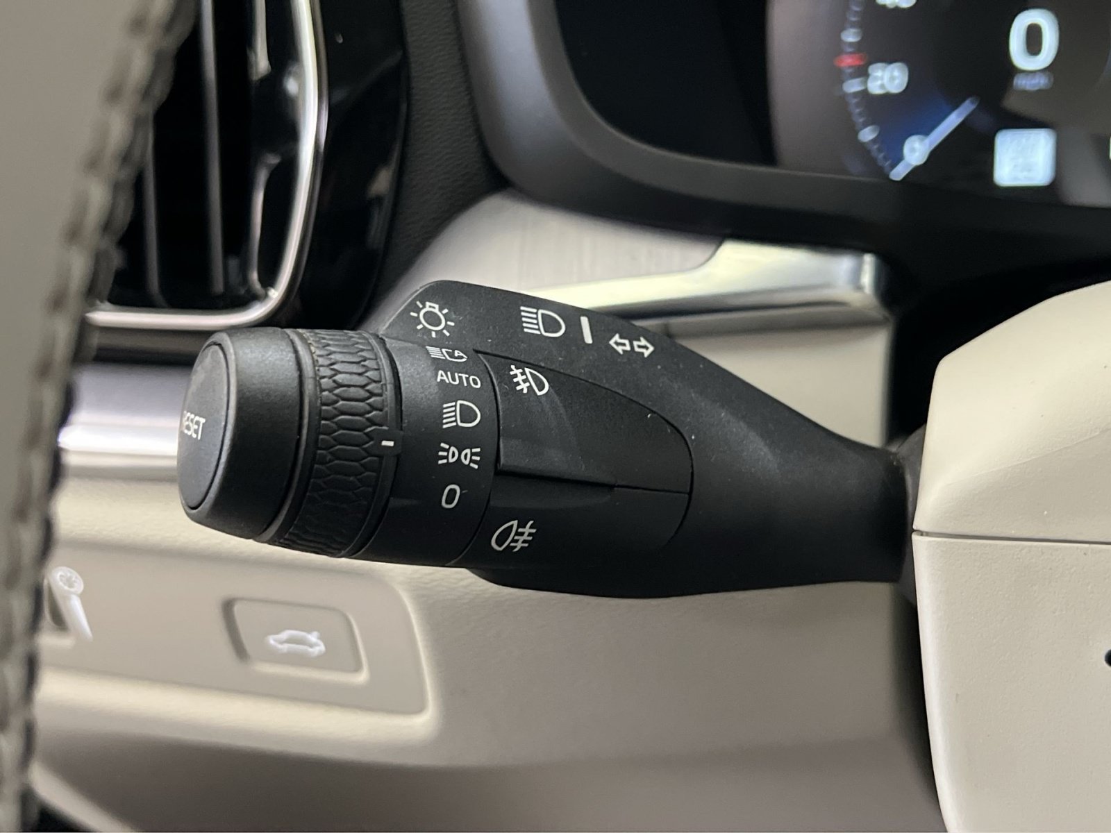 Used 2020 Volvo S60 T5 Momentum FWD image 36