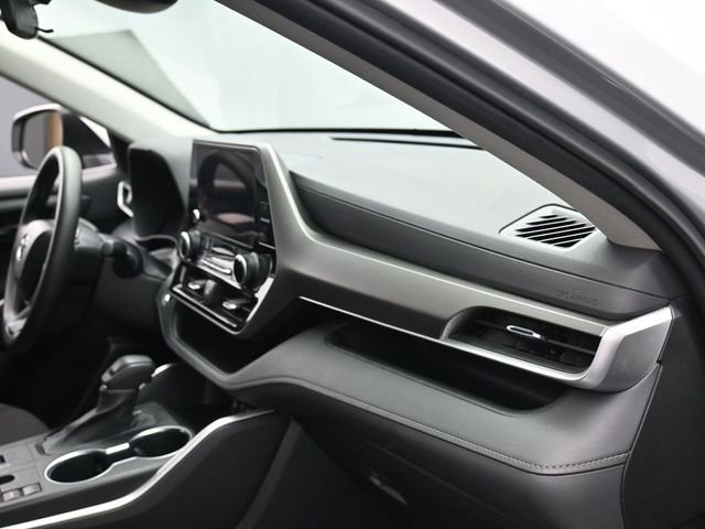 Used 2023 Toyota Highlander L image 29