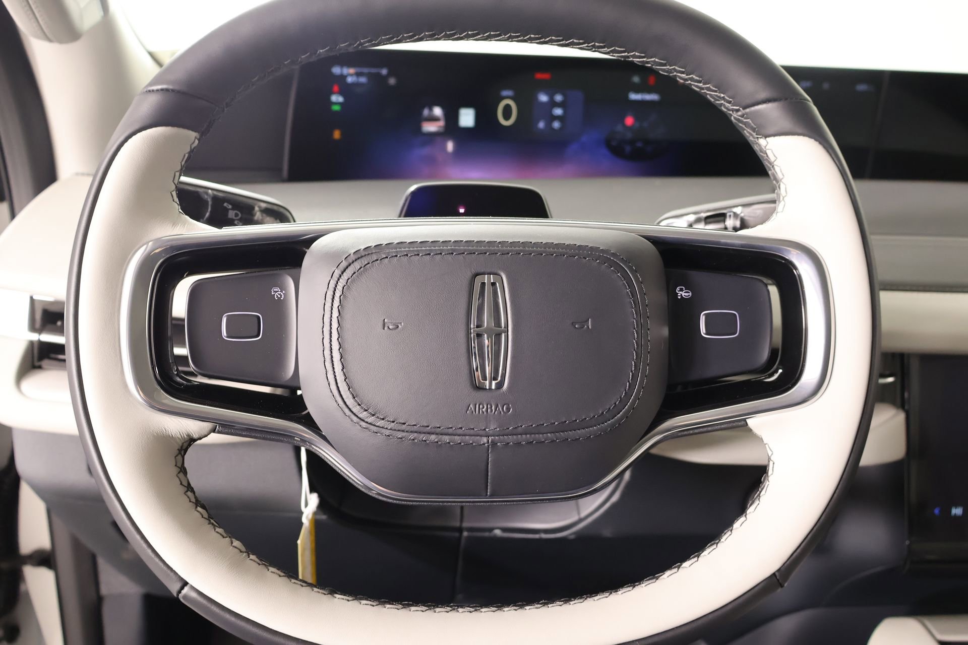 New 2026 Lincoln Navigator Premiere AWD/4WD image 3