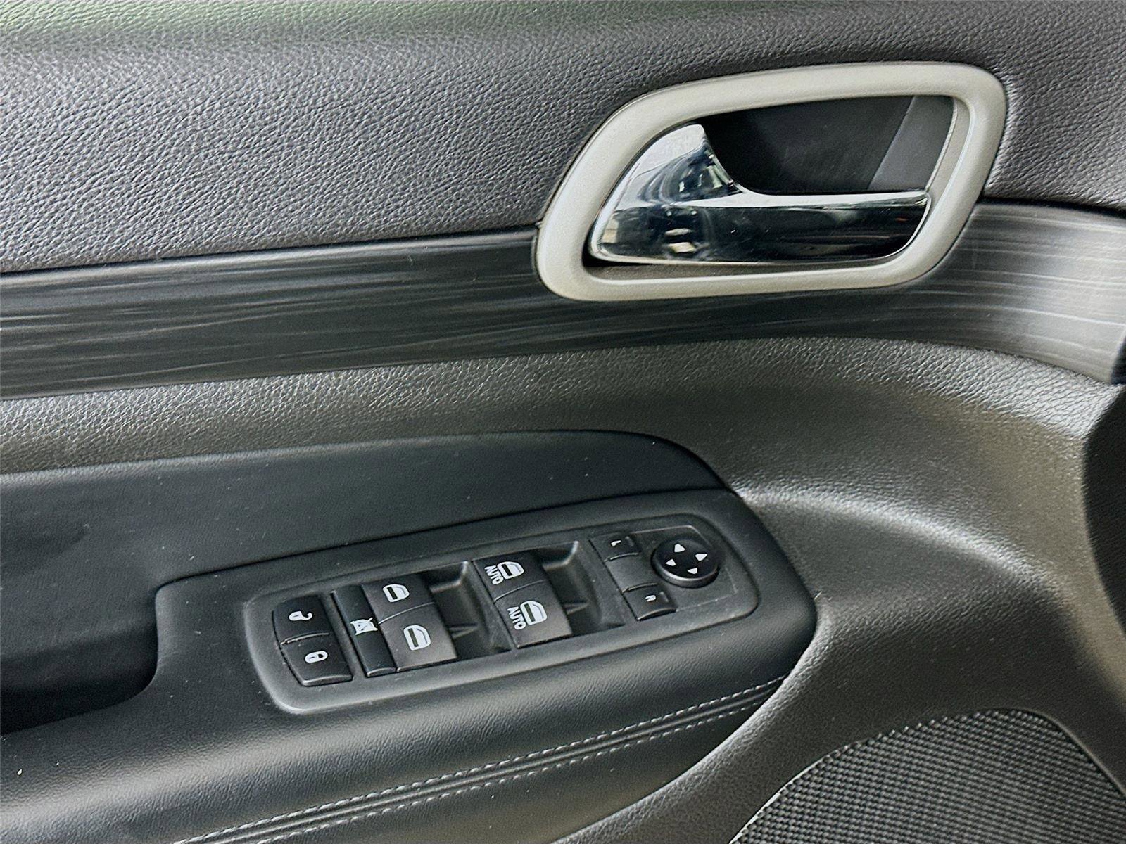 Used 2020 Jeep Grand Cherokee Altitude image 23