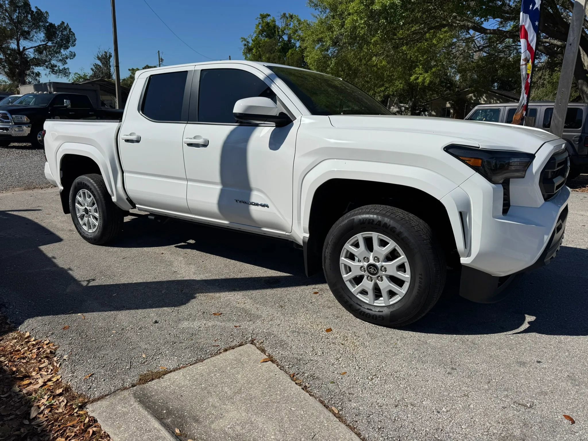 Used 2025 Toyota Tacoma SR5 image 3