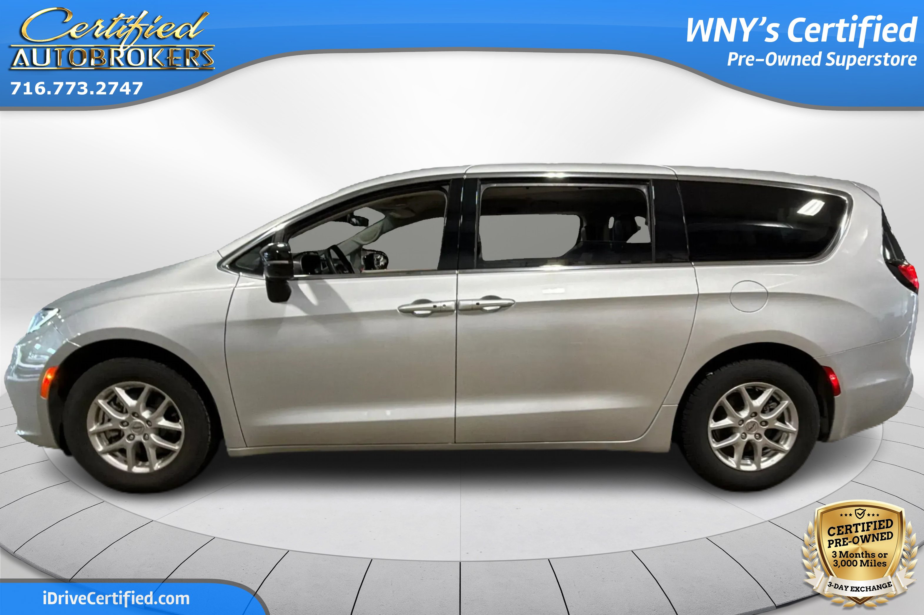 Used 2024 Chrysler Pacifica Touring-L FWD image 9