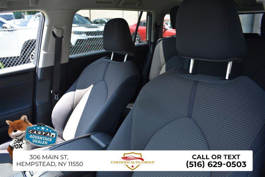Used 2025 Toyota Highlander LE FWD image 10