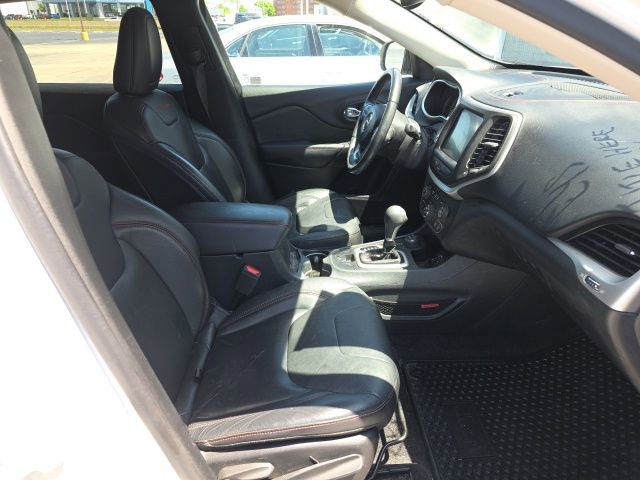 Used 2016 Jeep Cherokee Trailhawk w/ Comfort/Convenience Group AWD/4WD image 10