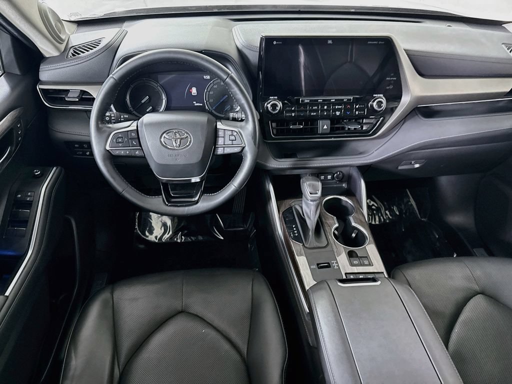 Certified 2021 Toyota Highlander Limited AWD/4WD image 4