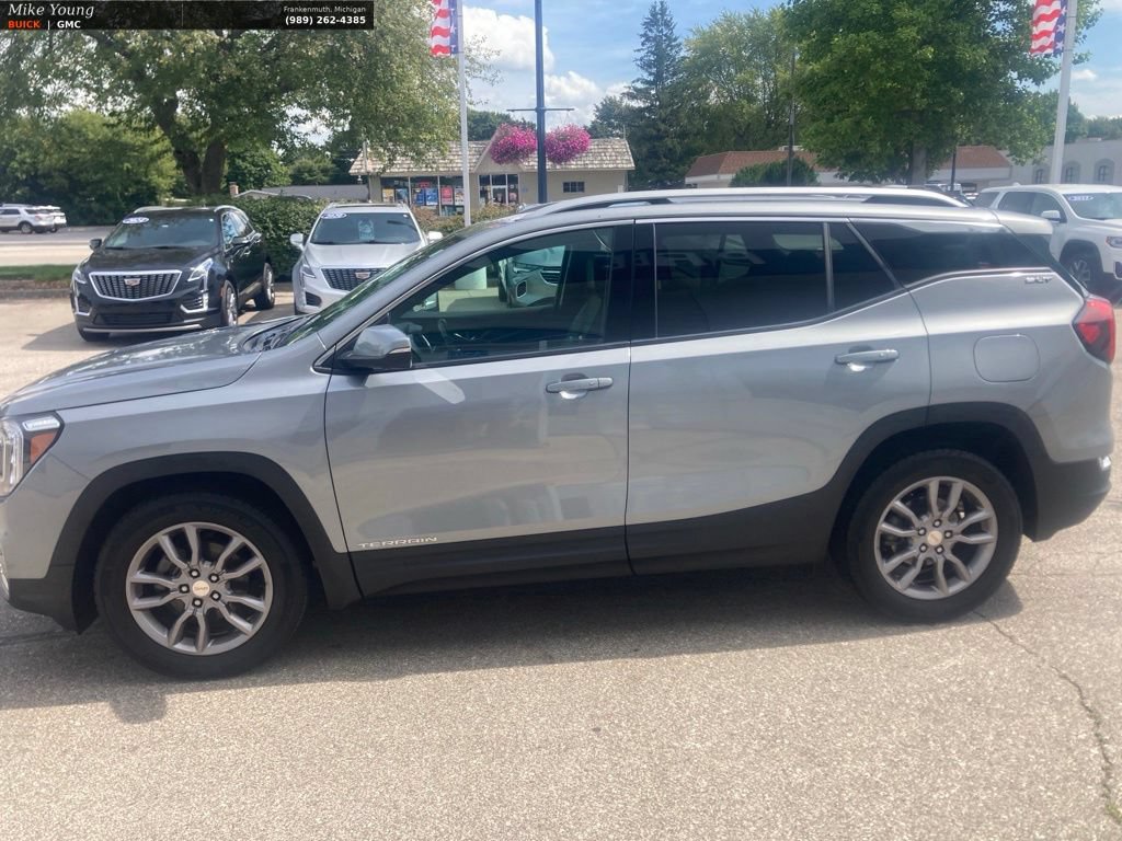 Used 2024 GMC Terrain SLT w/ Tech Package FWD image 8
