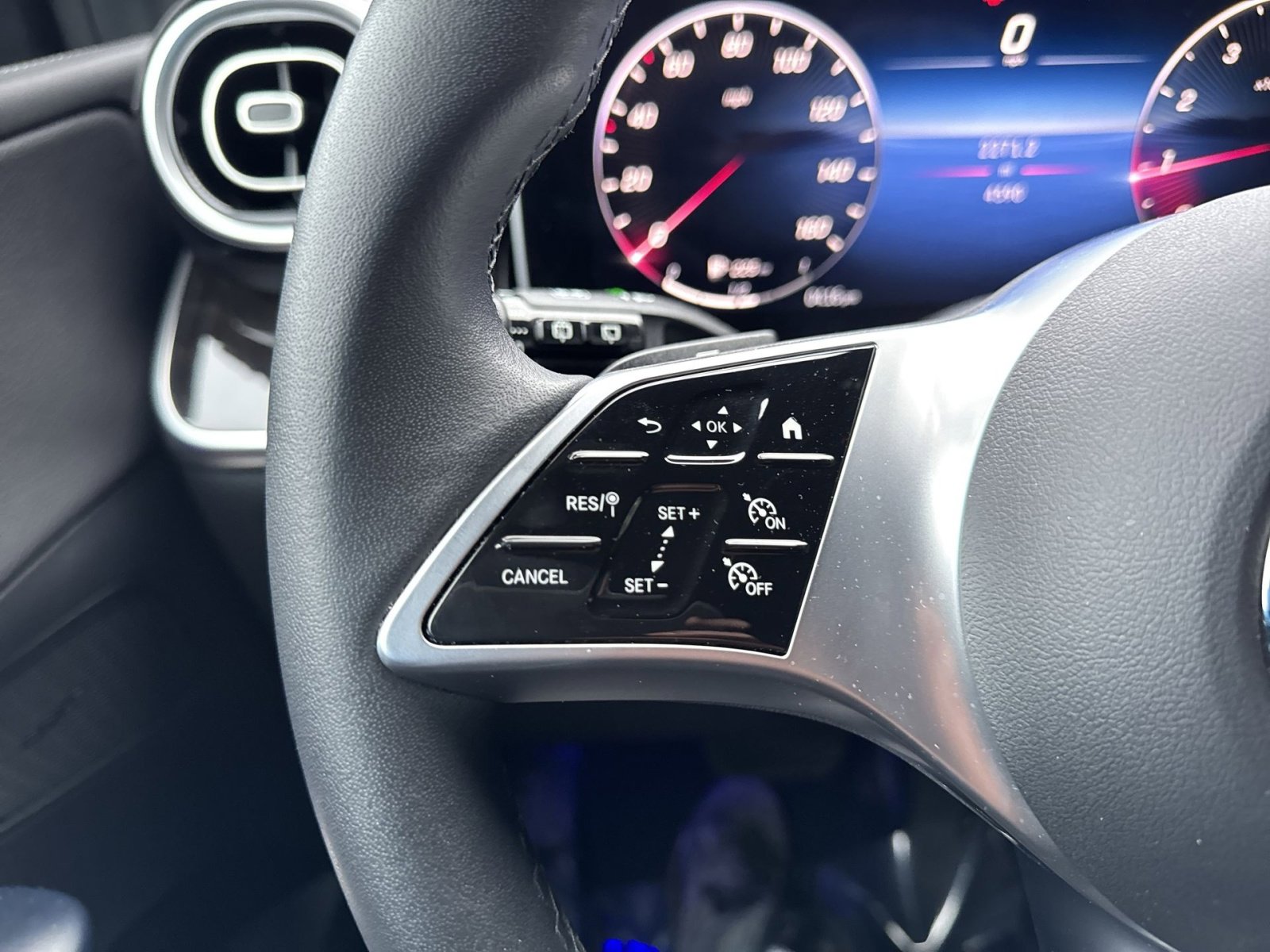 Used 2024 Mercedes-Benz GLC 300 4MATIC image 16