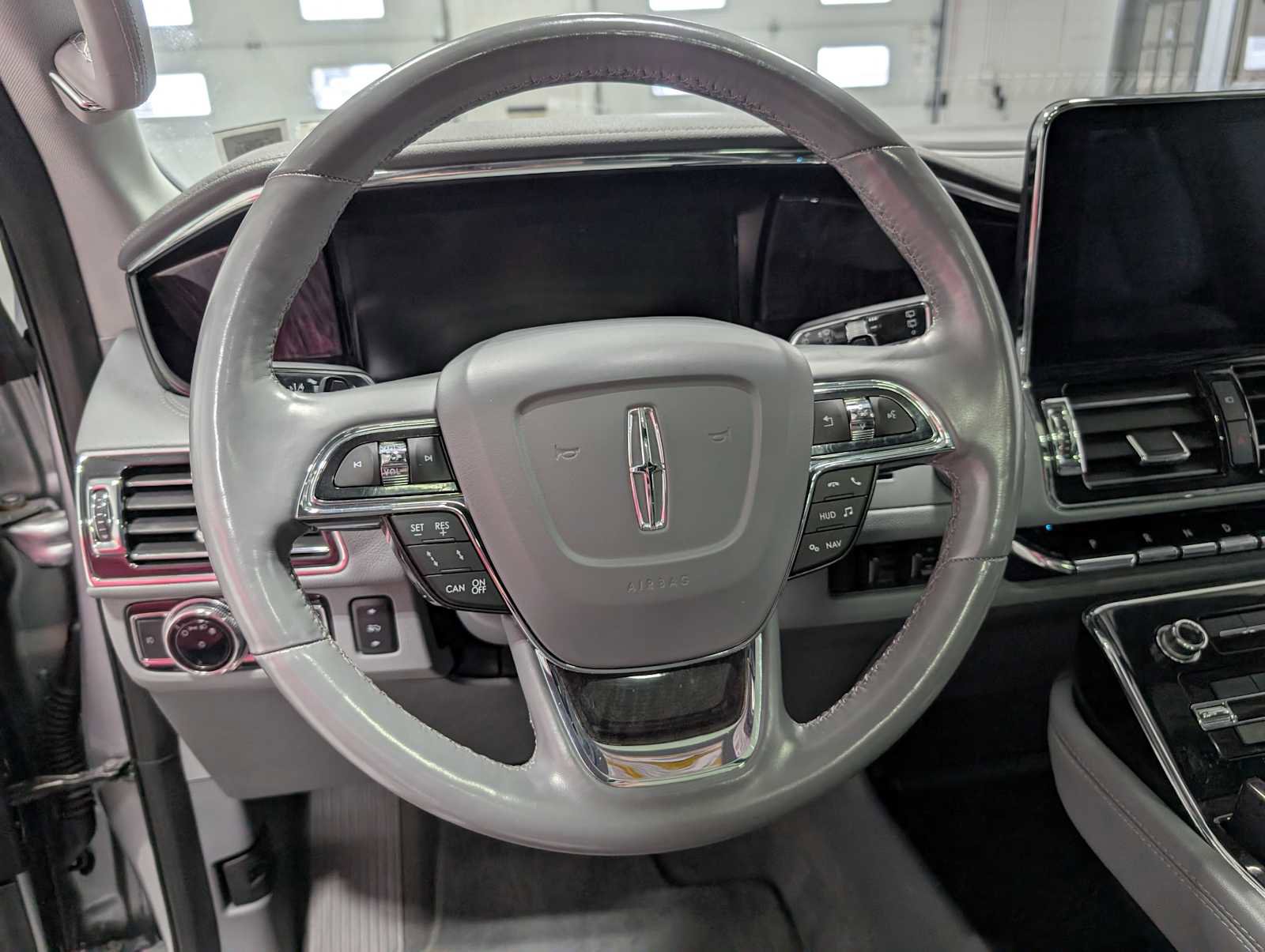 Used 2020 Lincoln Navigator L Reserve w/ Luxury Package AWD/4WD image 37