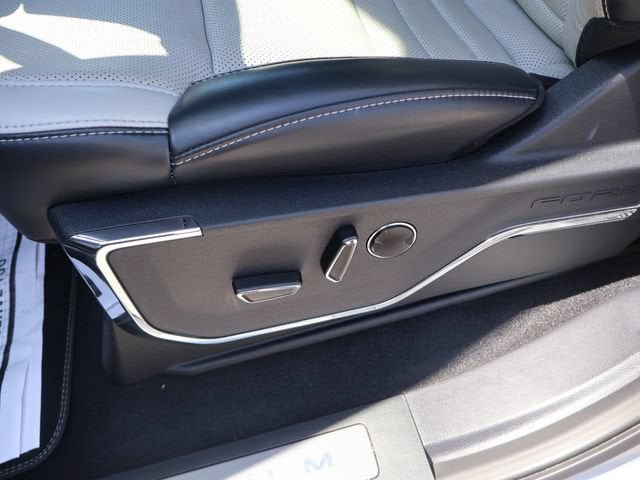 Used 2023 Ford F150 Lightning Platinum AWD/4WD image 21
