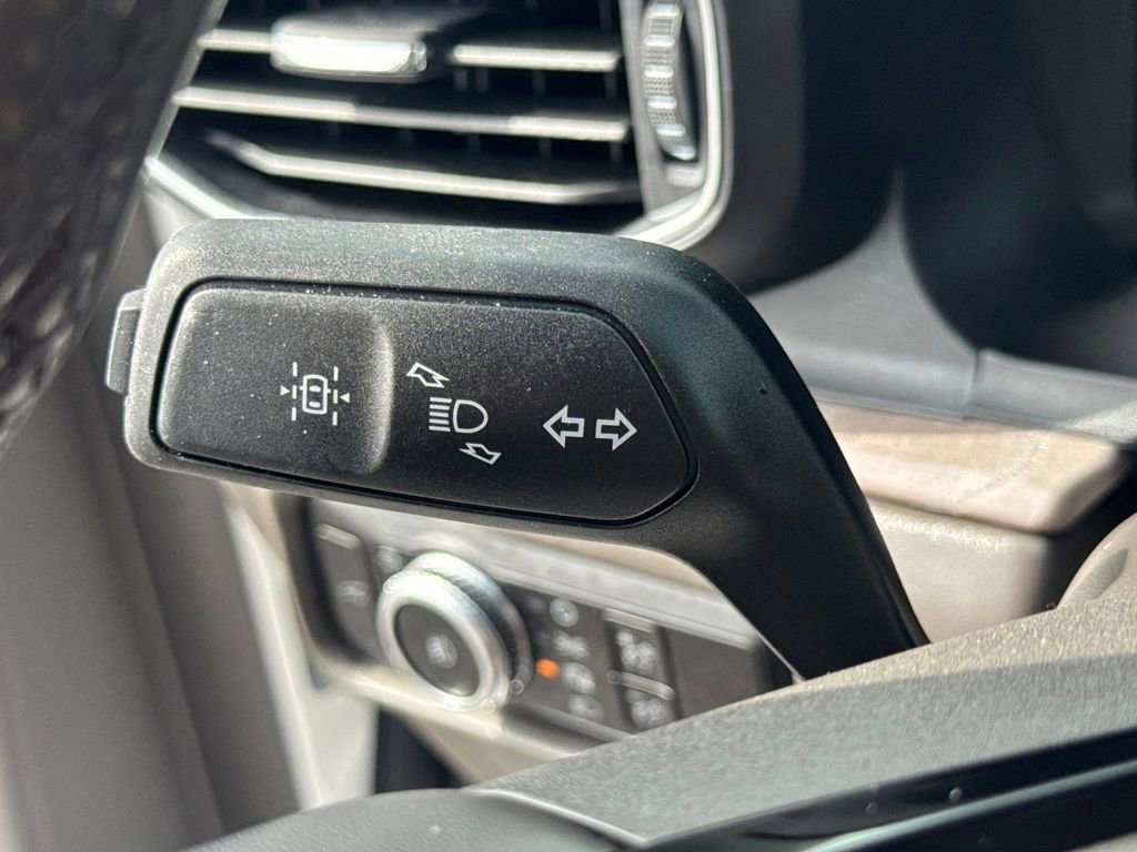 Used 2023 Ford Explorer Platinum w/ Technology Package image 40