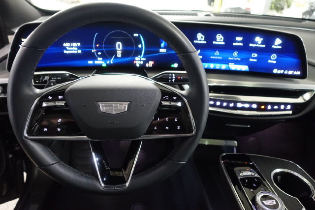 Used 2025 Cadillac Lyriq Luxury w/ LPO, Floor Liner Package AWD/4WD image 12