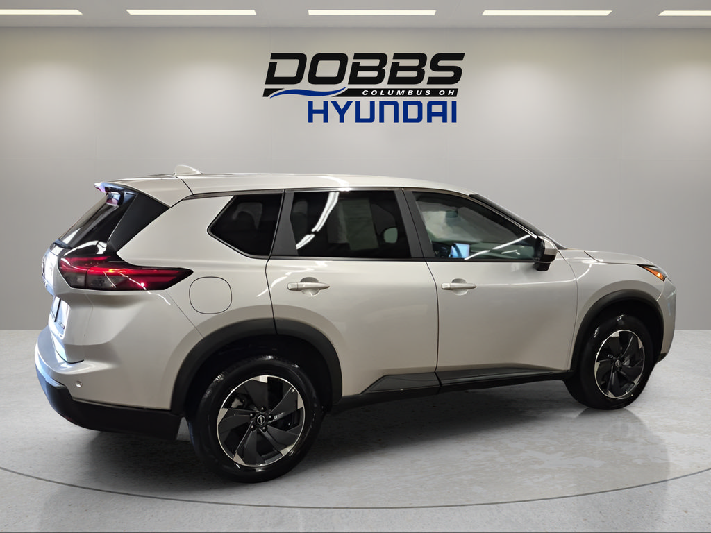 Used 2024 Nissan Rogue SV AWD/4WD image 5
