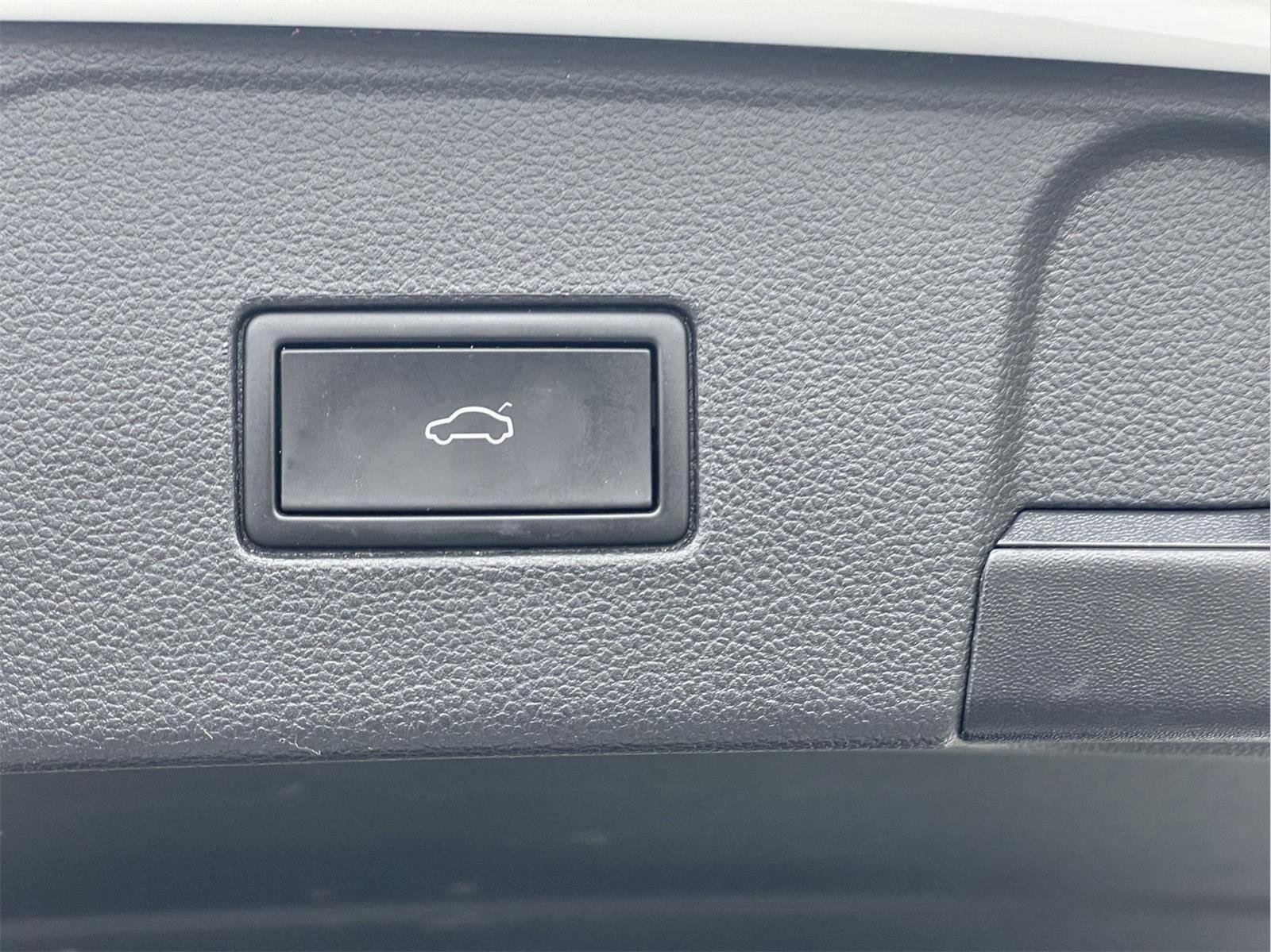 Used 2022 Volkswagen Atlas SE image 11