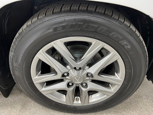 Used 2015 Lexus LX 570 4WD w/ Luxury Package image 19