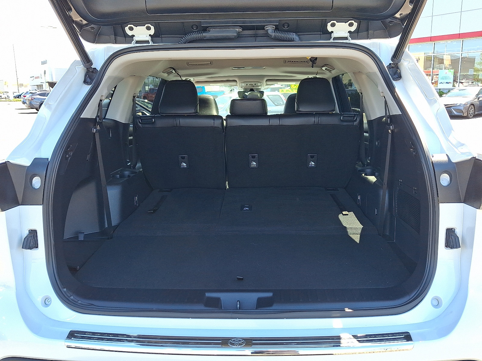 Used 2023 Toyota Highlander XLE w/ Protection Package #3 (TMS) AWD/4WD image 29