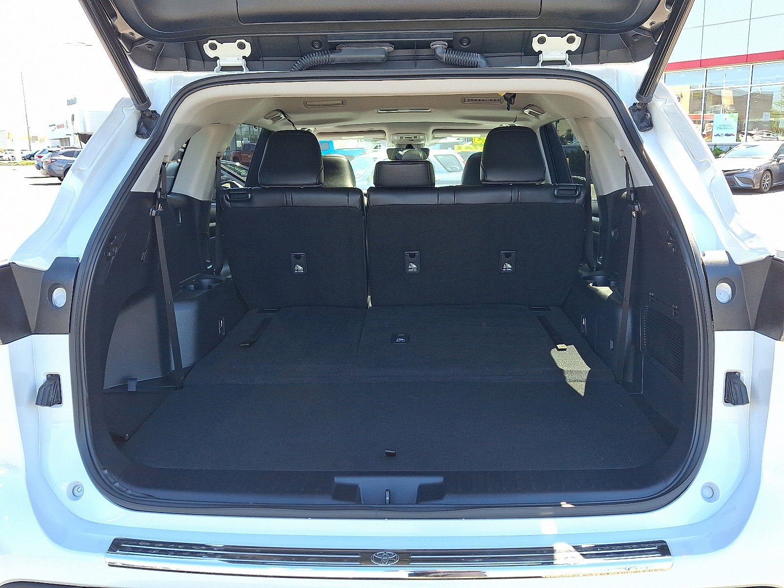Used 2023 Toyota Highlander XLE w/ Protection Package #3 (TMS) AWD/4WD image 29