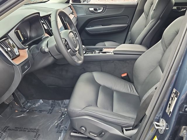 Used 2024 Volvo XC60 B5 Plus image 11