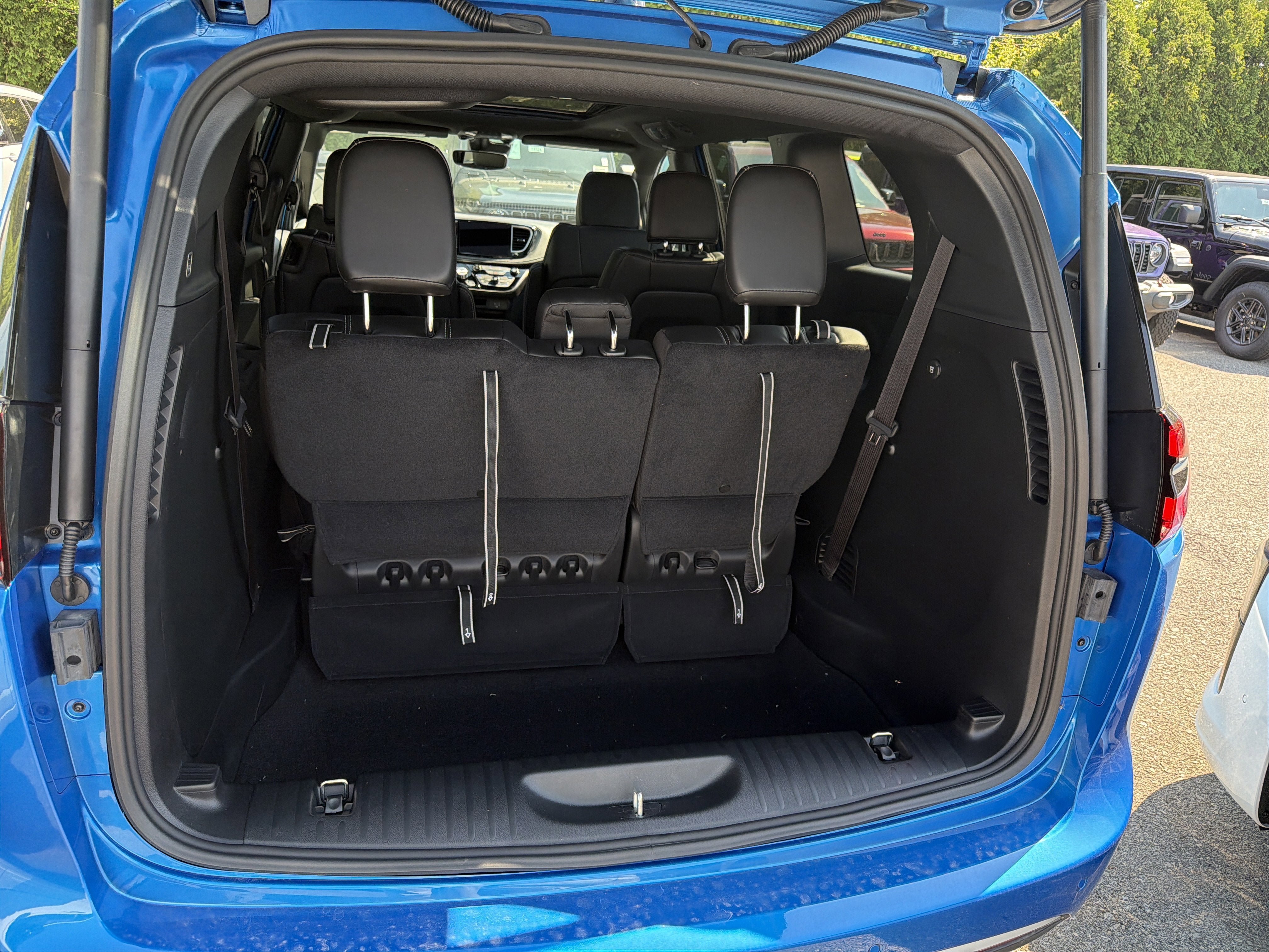 New 2027 Chrysler Pacifica Select AWD/4WD image 9