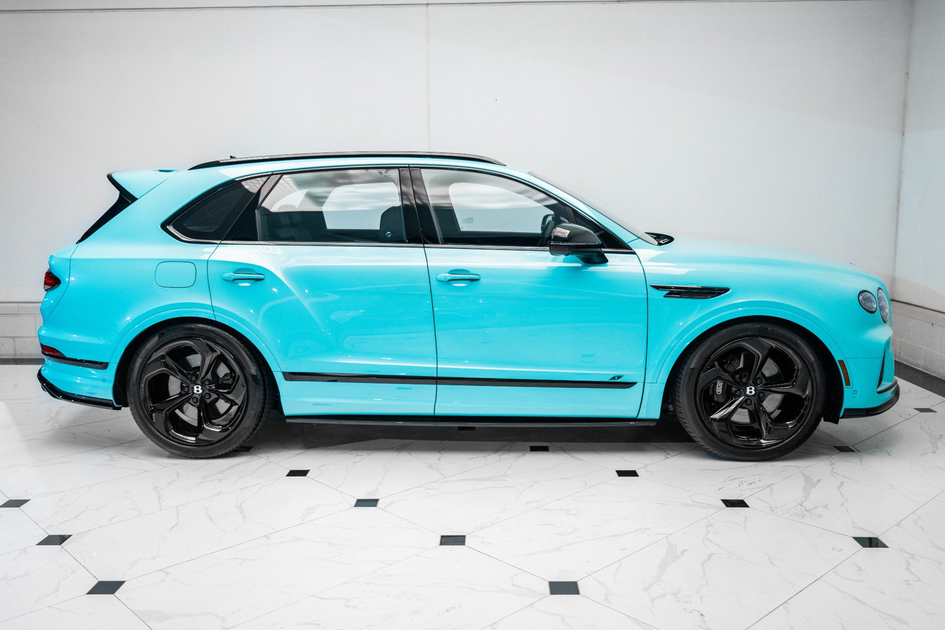 Certified 2024 Bentley Bentayga AWD/4WD image 5