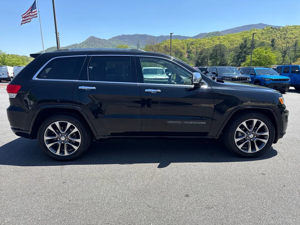 Used 2018 Jeep Grand Cherokee Overland AWD/4WD image 2