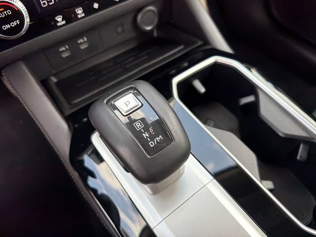 Used 2025 Mitsubishi Outlander SE FWD image 24
