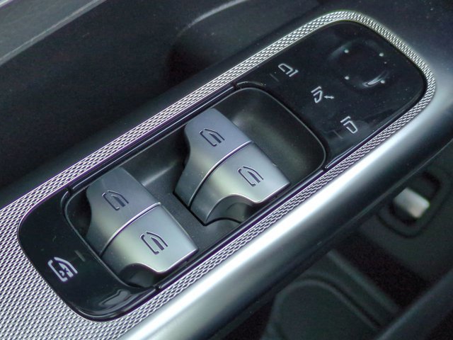 Used 2026 Mercedes-Benz GLC 300 image 23