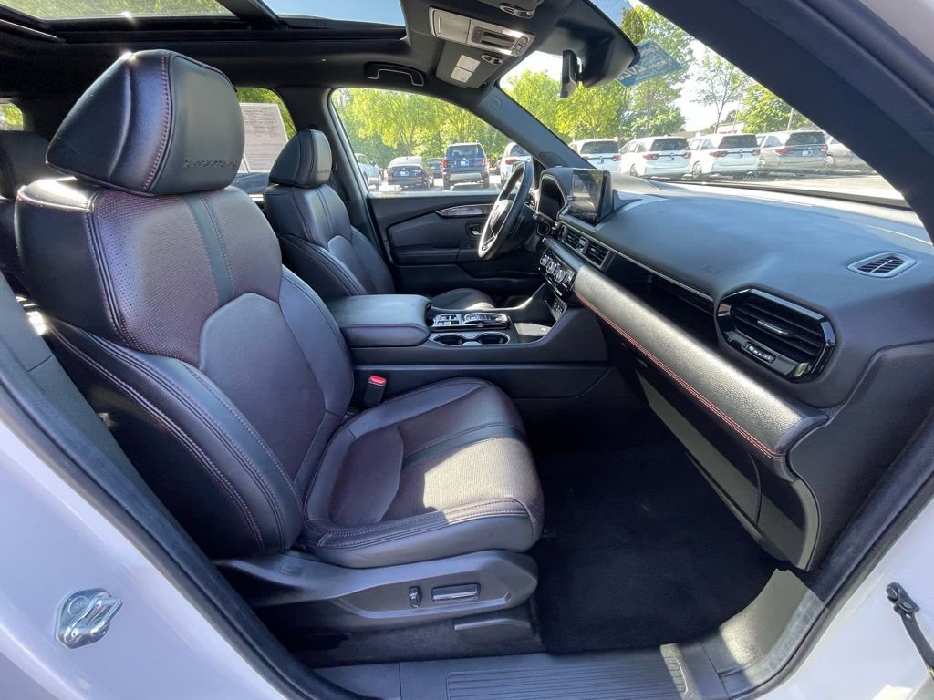 Certified 2025 Honda Pilot Black Edition image 35
