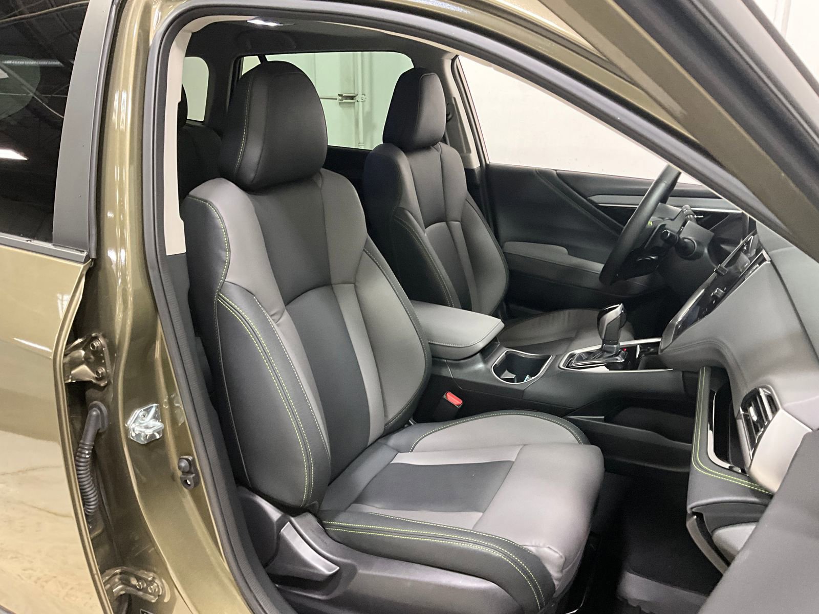 Used 2025 Subaru Outback Onyx Edition image 8