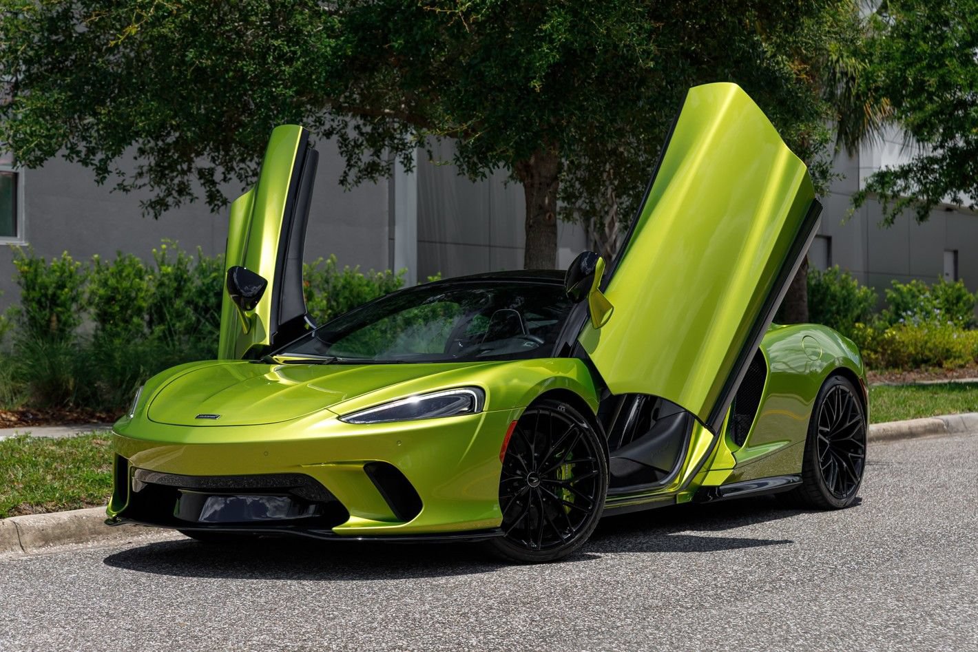 Used 2023 McLaren GT RWD image 35