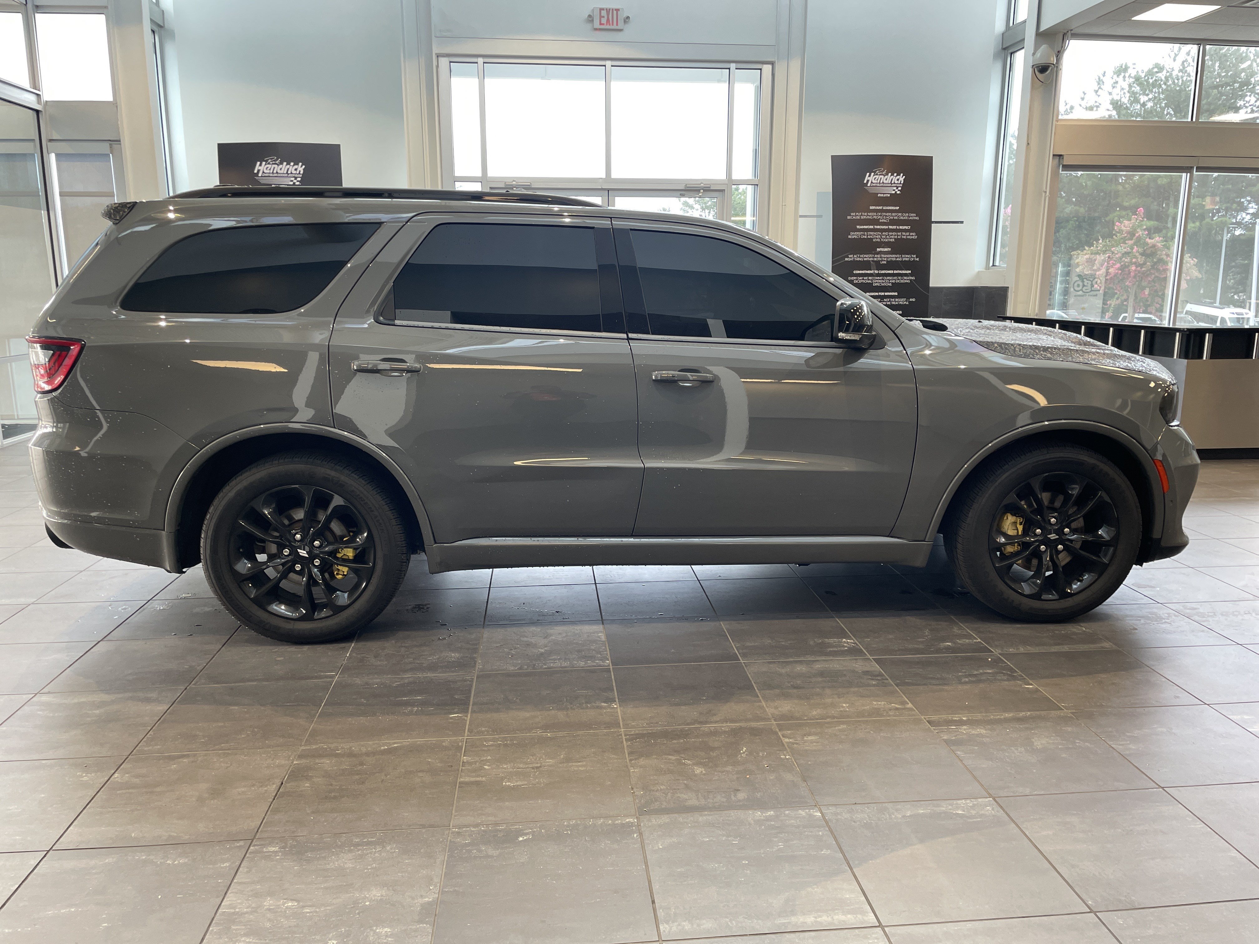 Used 2022 Dodge Durango R/T w/ Blacktop Package AWD/4WD image 13