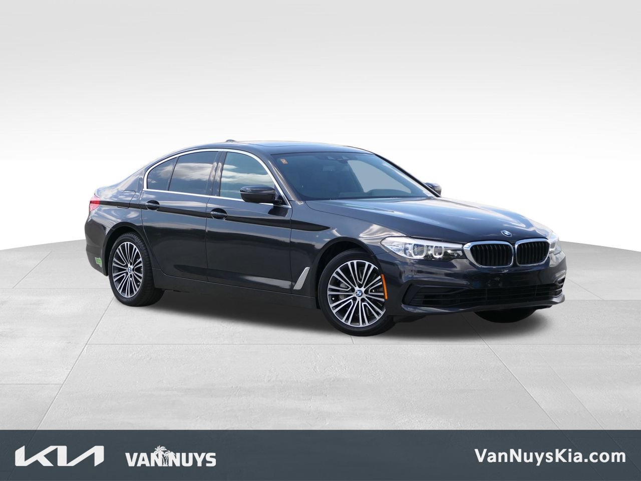 Used 2020 BMW 530e w/ Convenience Package image 1