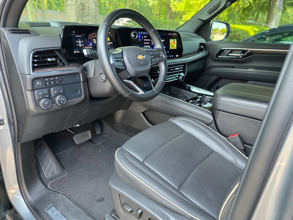 Used 2025 Chevrolet Tahoe Premier AWD/4WD image 11