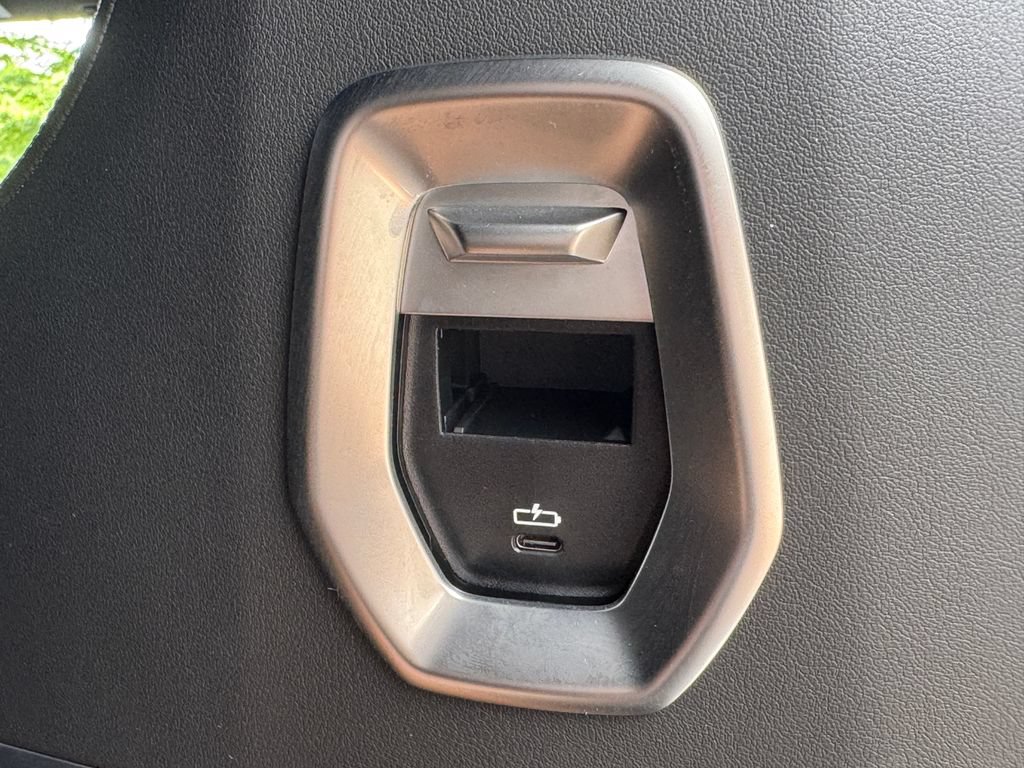 Used 2023 BMW 740i w/ Parking Assistance Package RWD image 24