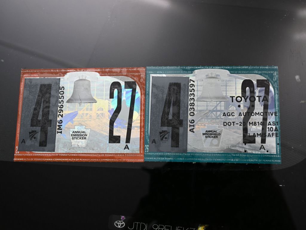 Used 2019 Toyota Prius LE image 9