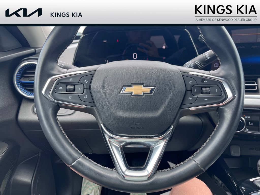 Used 2024 Chevrolet Trax LT w/ Driver Confidence Package FWD image 11