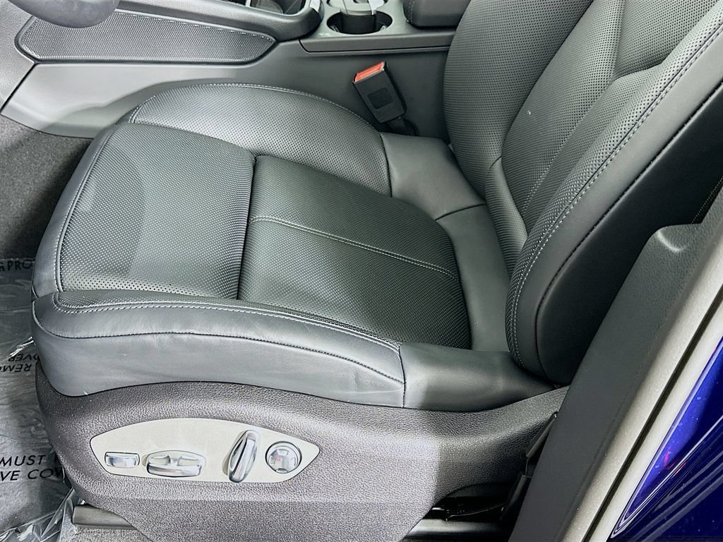 New 2025 Porsche Macan AWD/4WD image 22