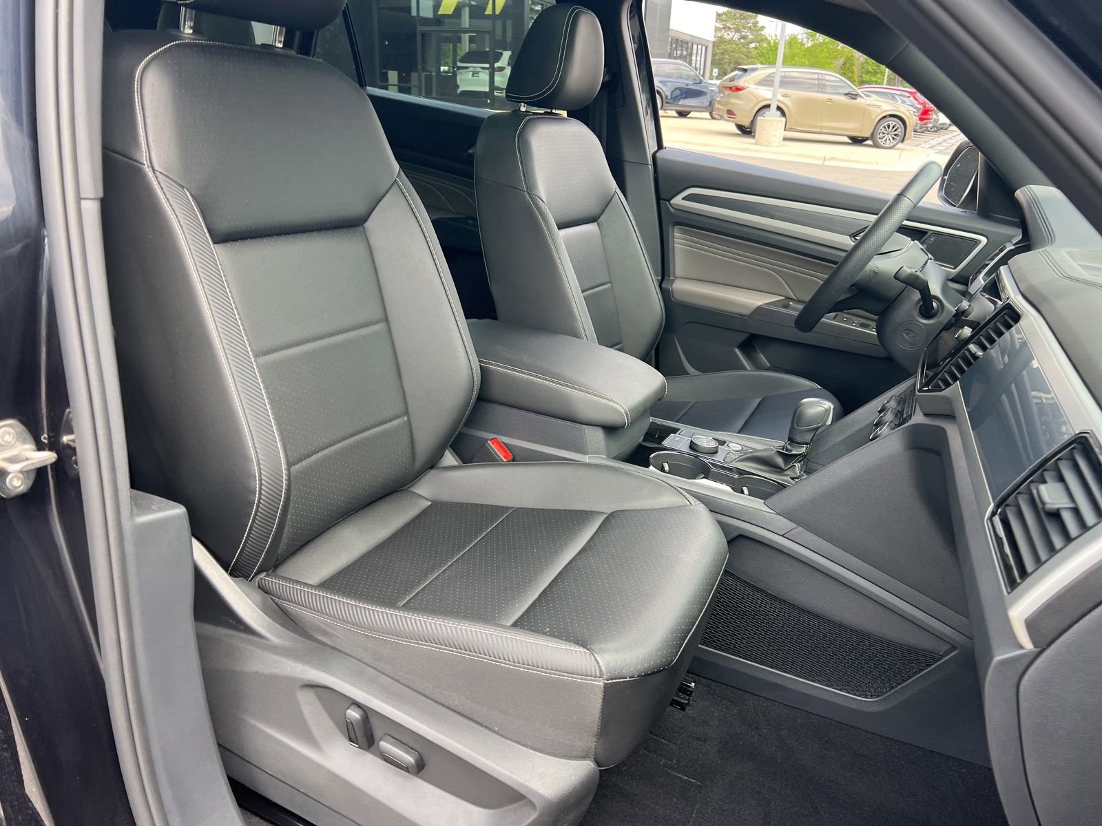 Certified 2023 Volkswagen Atlas Cross Sport SEL R-Line AWD/4WD image 43