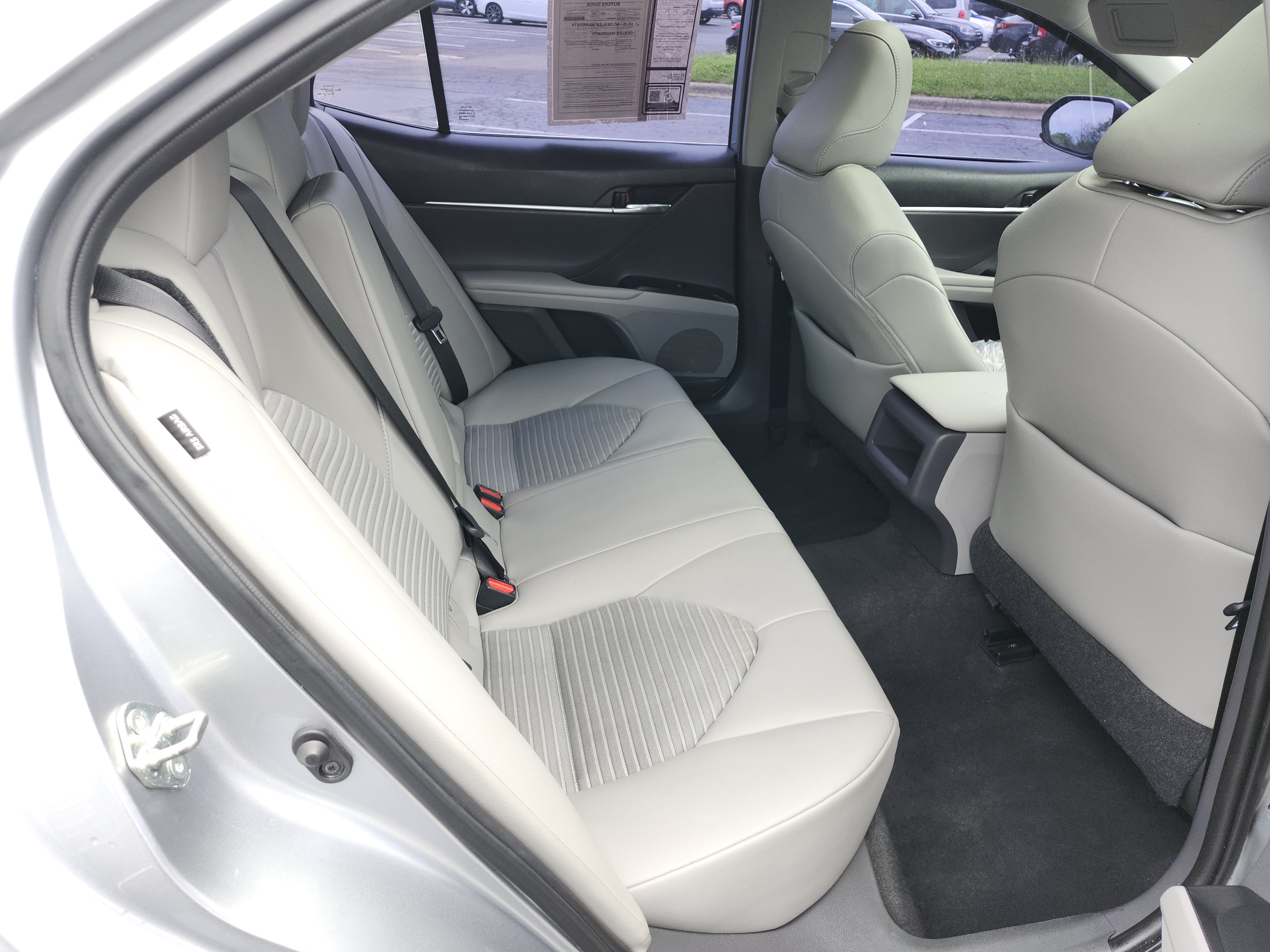 Used 2020 Toyota Camry SE FWD image 18