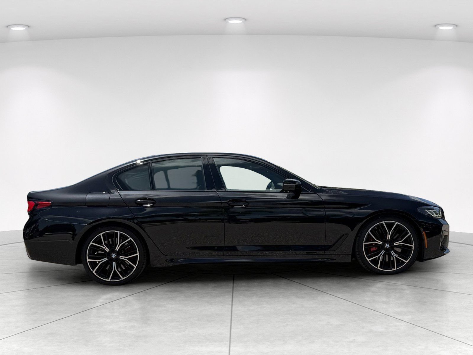 Used 2023 BMW M550i xDrive w/ Executive Package AWD/4WD image 2