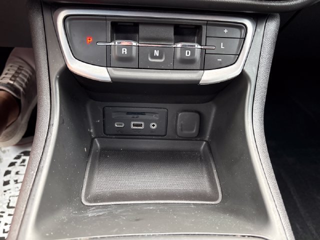 Used 2022 GMC Terrain SLT w/ LPO, Floor Liner Package AWD/4WD image 17
