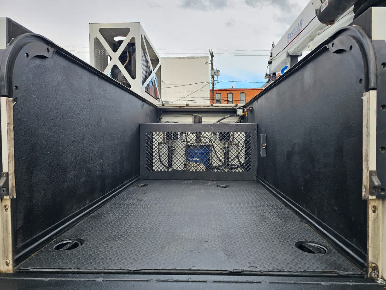 Used 2015 Ford F550 4x4 Regular Cab Super Duty image 4
