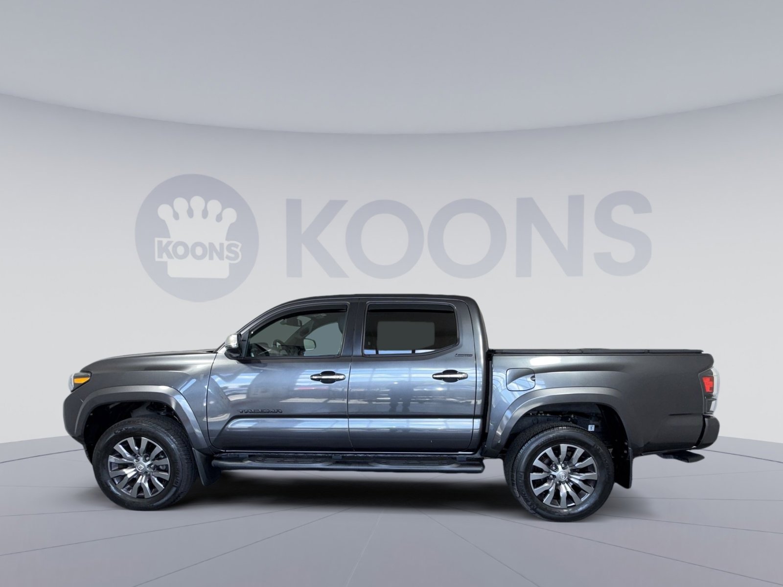 Used 2022 Toyota Tacoma Limited AWD/4WD image 2