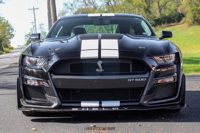 Used 2022 Ford Mustang Shelby GT500 w/ Carbon Fiber Track Pack image 13