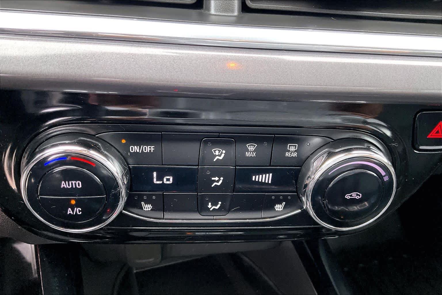 Used 2024 Chevrolet Trax ACTIV w/ Sunroof Package FWD image 33
