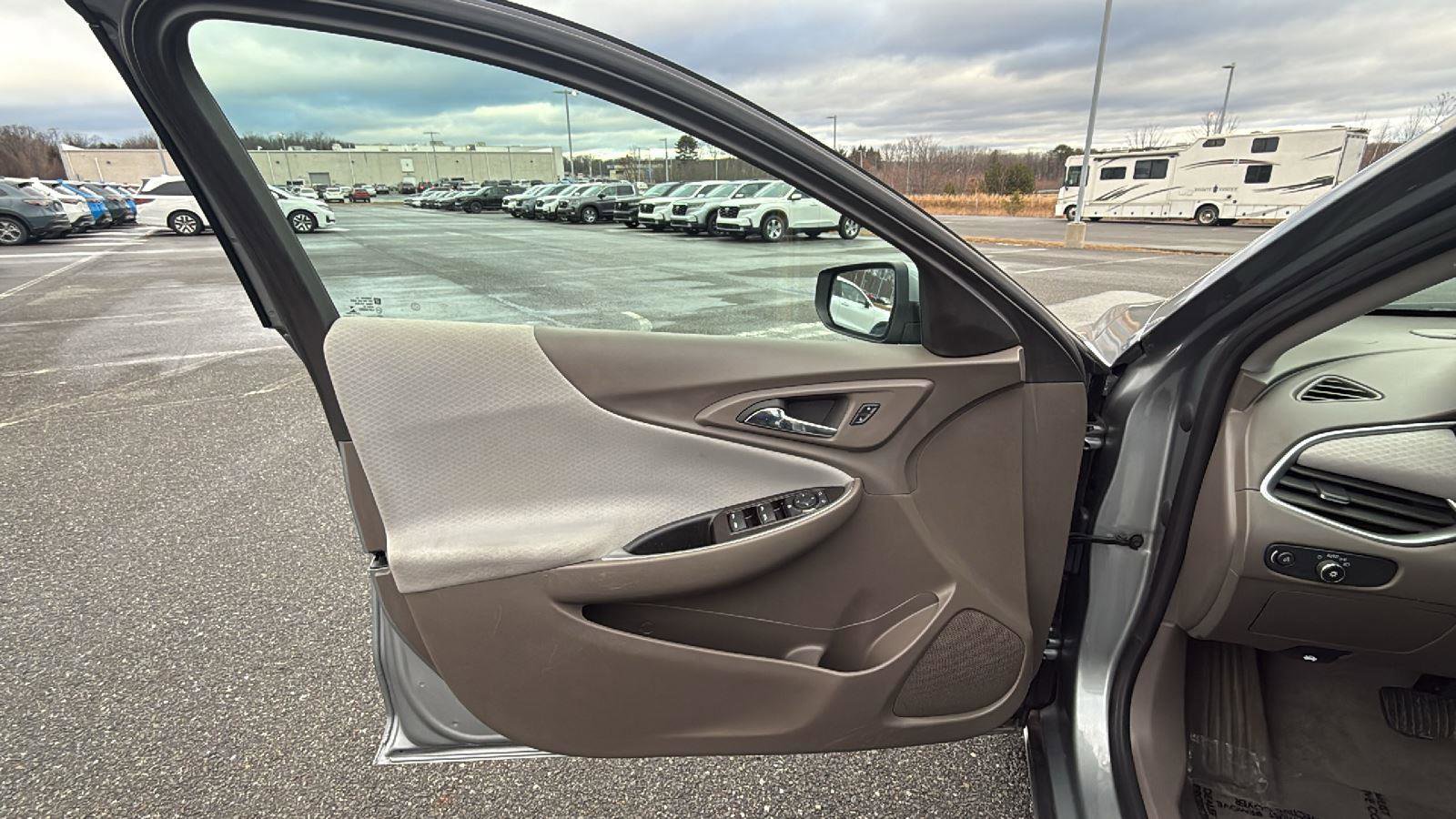 Used 2024 Chevrolet Malibu LT image 23