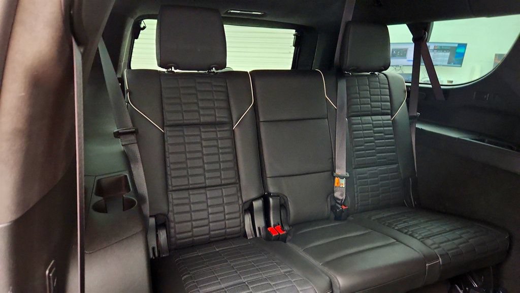 Used 2024 Cadillac Escalade ESV V w/ LPO, ONYX Package AWD/4WD image 26